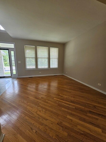 Building Photo - 420 Merry Oaks Rd