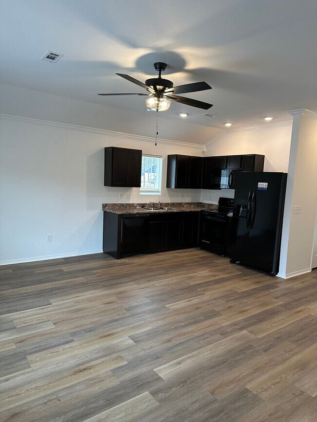 Building Photo - **PreLeasing*  NEW Three Bedroom | Two Bath Home in Benton