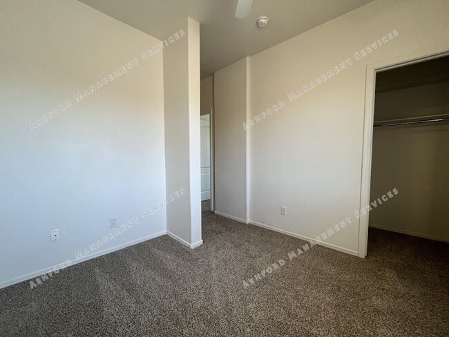 Building Photo - Spacious 3-Bedroom Plus Den in Prime Glendale Location – $900 Off Move-In