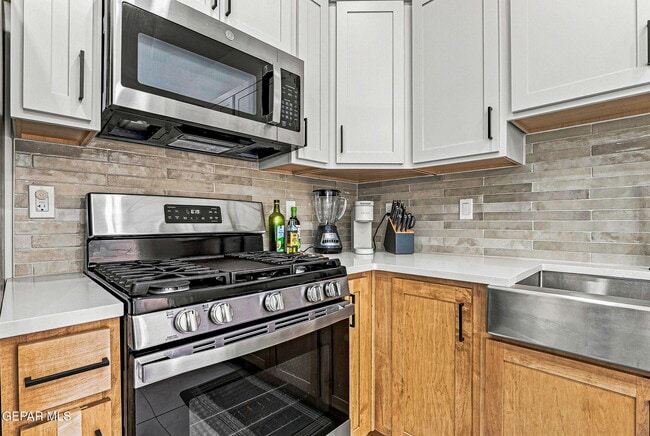 Building Photo - 7420 Norte Vly Ln