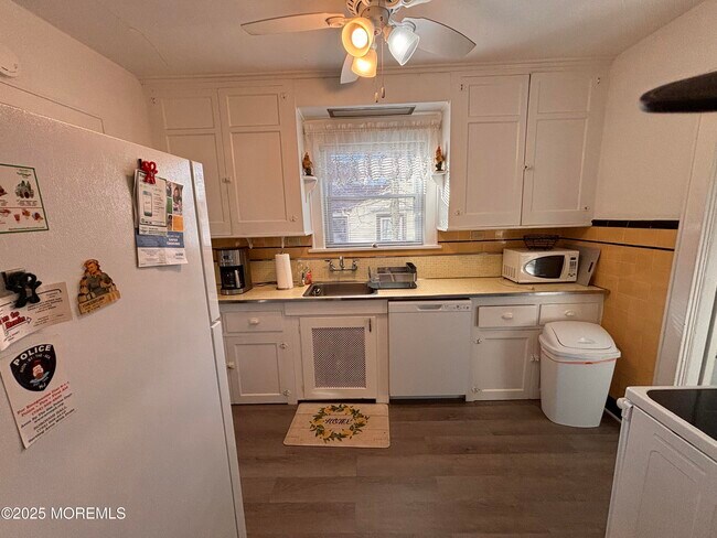 Building Photo - 411 Lincoln Ave