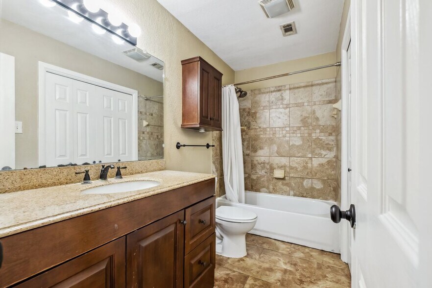 Building Photo - 1608 Pecan Chase Cir