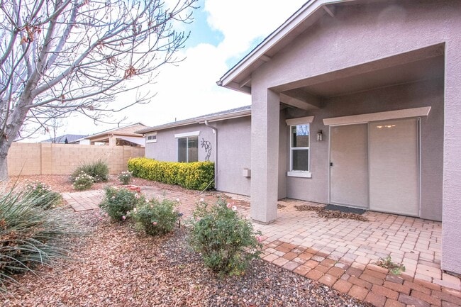 Building Photo - 3 Bedroom Plus Den in Quailwood