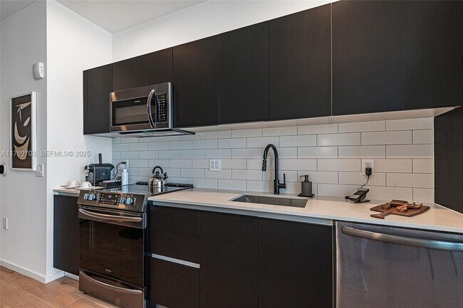 Building Photo - 398 NE 5th St