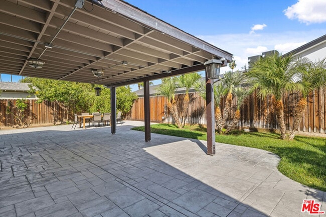 Building Photo - 6308 Lindley Ave