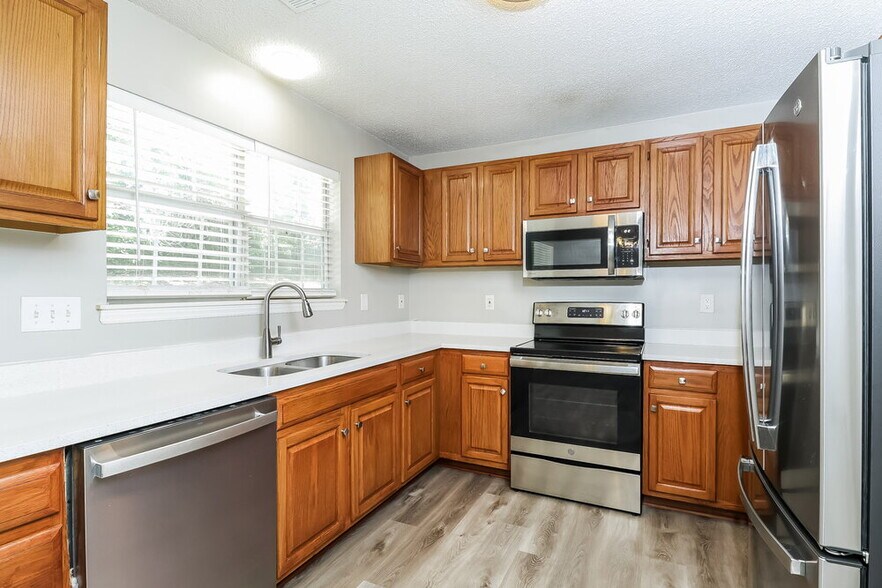 Building Photo - 2601 Clarencefield Dr