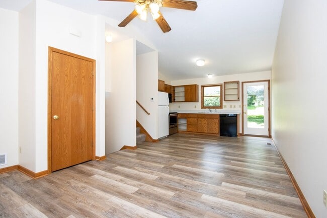 Building Photo - Three bedroom duplex