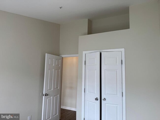 Building Photo - 6007 Rose Bay Dr