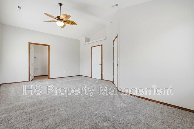 Building Photo - 5520 Leon Ct