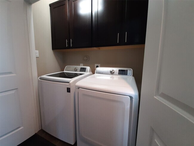 Building Photo - 4315 Schuler St