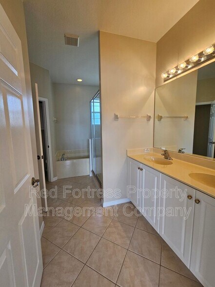 Building Photo - 4202 Liron Ave