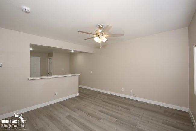 Building Photo - Charming 2Bdm 1Ba Located in Central Las Vegas