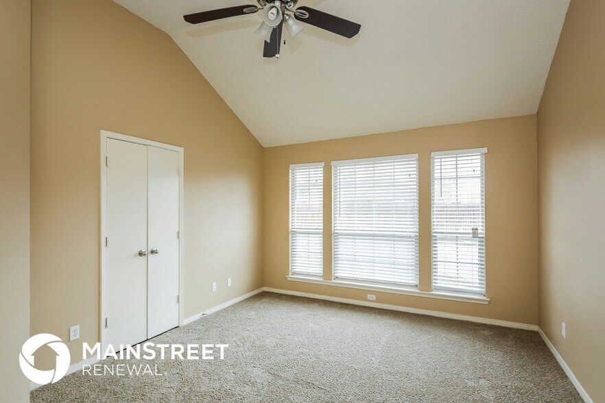 Building Photo - 211 Meandering Way