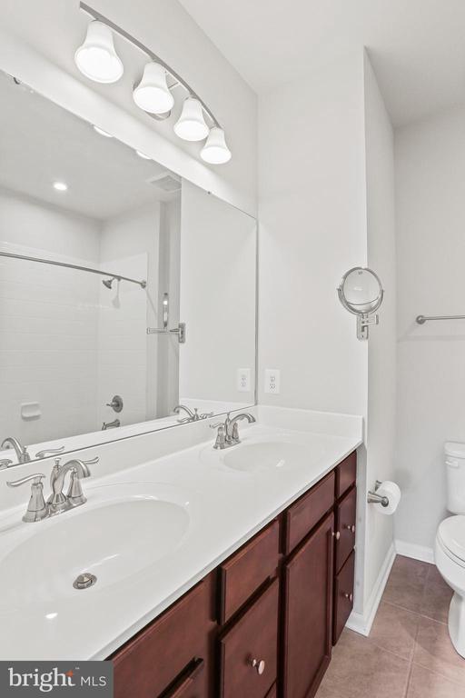 Building Photo - 2923 Glendale Ave