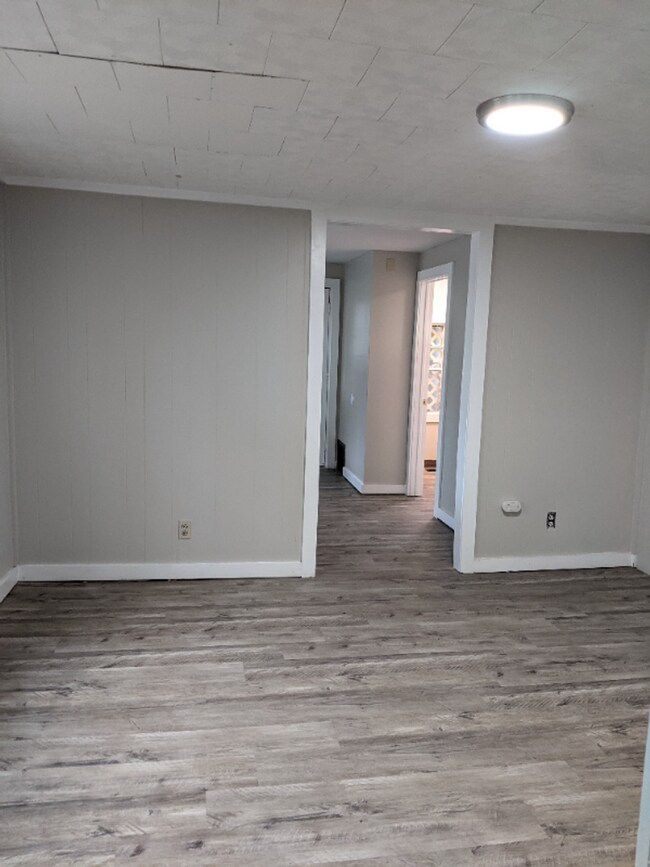 Building Photo - Adorable, Affordable, Available!! Complete Reno!!