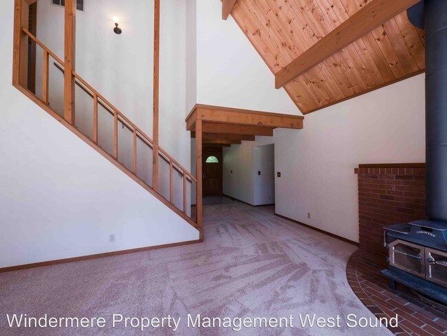 Building Photo - 5209 NE Forest Glade Ln
