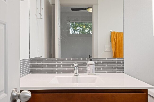 Building Photo - 5007 Delores Ave