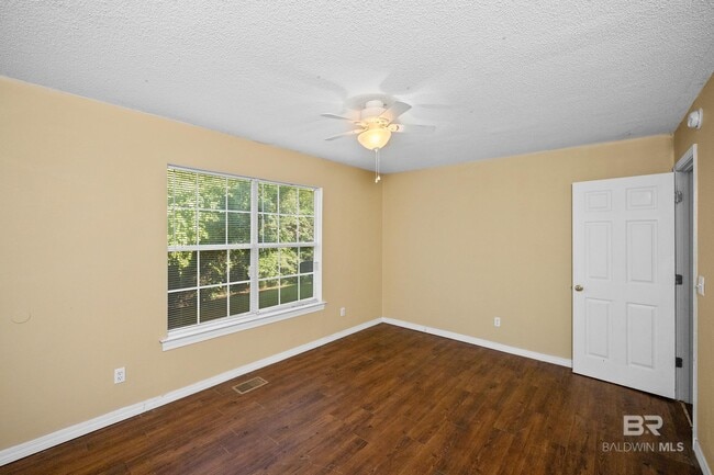 Building Photo - 8564 Garden Cir