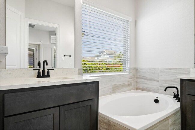 Building Photo - 12231 Moon Pool