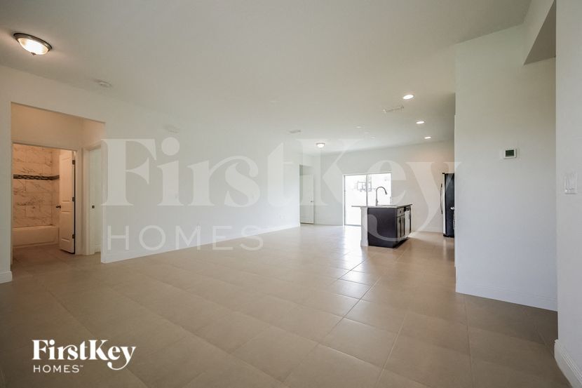 Building Photo - 318 W Aster Ct