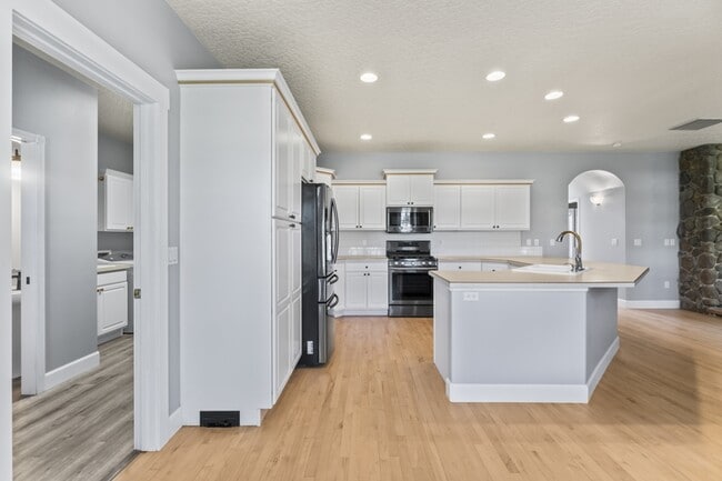 Building Photo - 15081 Widgeon Ave