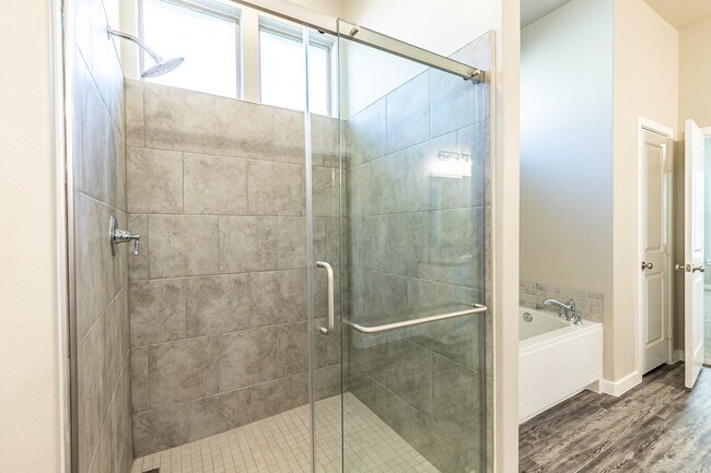 Building Photo - Beautiful 4 bed 3 bath home