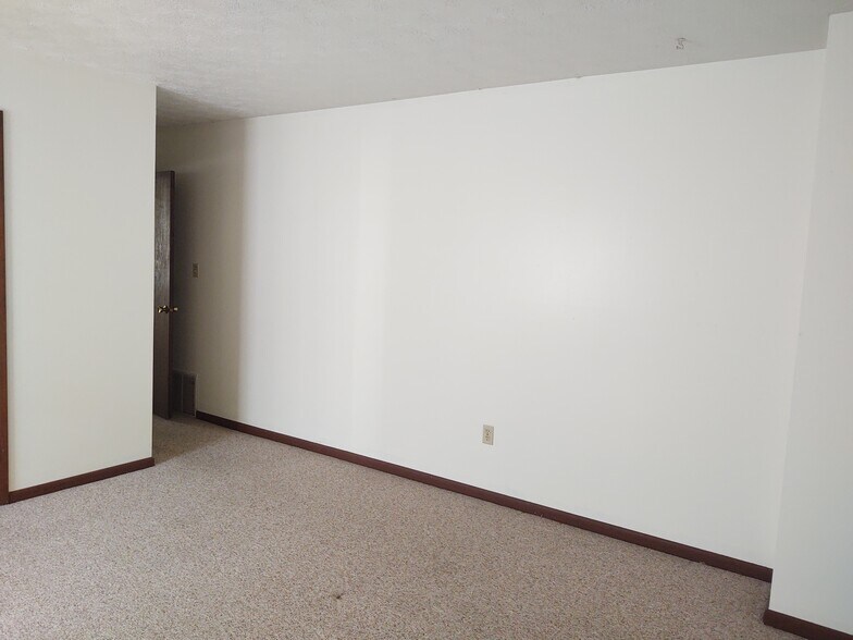 Bedroom - 513 W Chocolate Ave