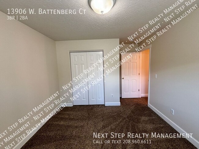 Building Photo - 3 BED 2 BATH HOME - NO SECURITY DEPOSIT RE...