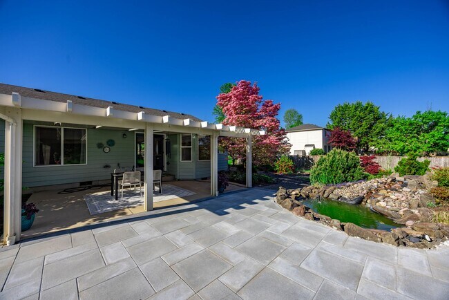 Building Photo - One Level Home - Three Bedroom + Bonus with AC / Beautiful Yard!