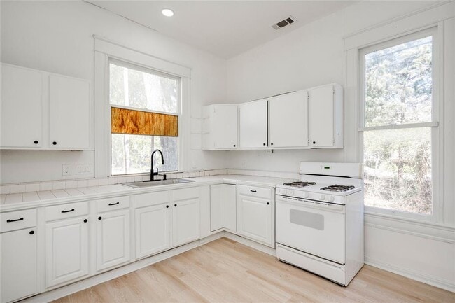 Building Photo - 81 San Marcos St