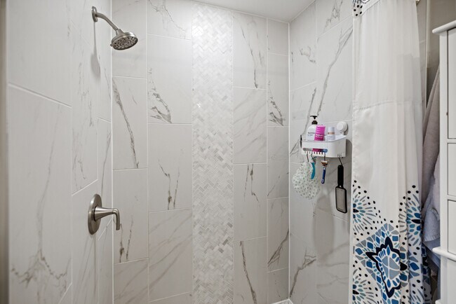 Building Photo - 5519 5th St NE