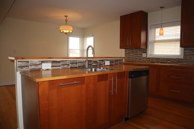 Building Photo - 3112 W 101st Pl