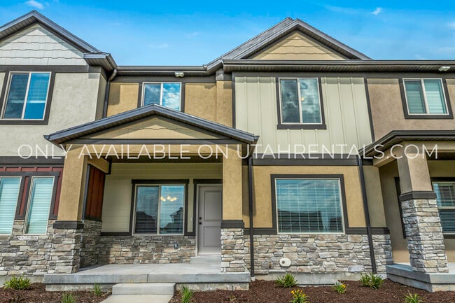 Building Photo - 793 N 2560 E