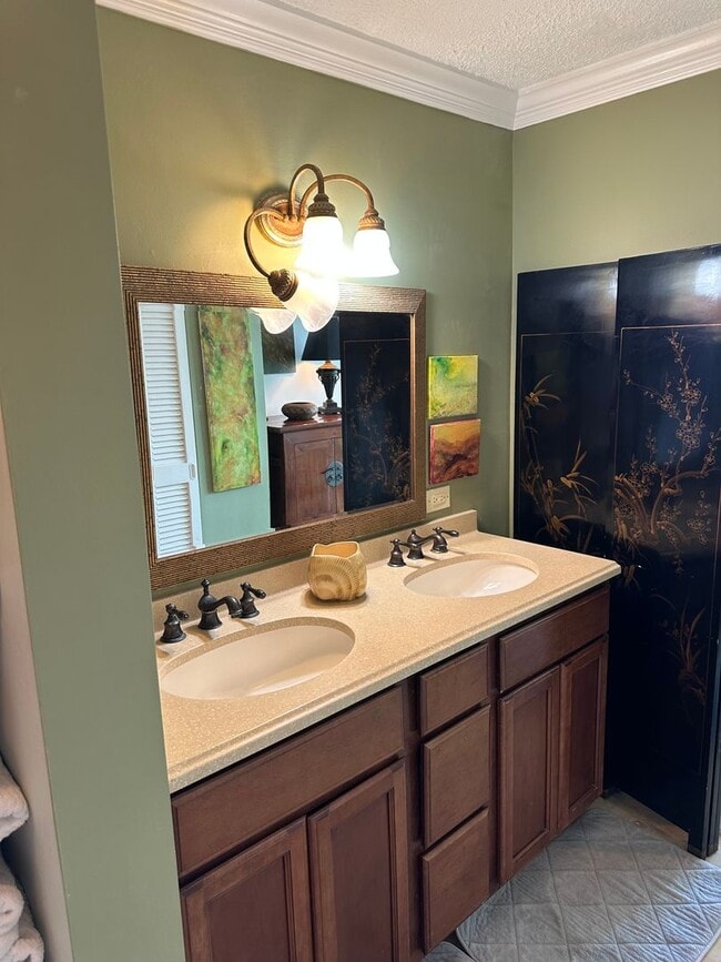 Building Photo - Spacious1BR/2BA In Prime Location