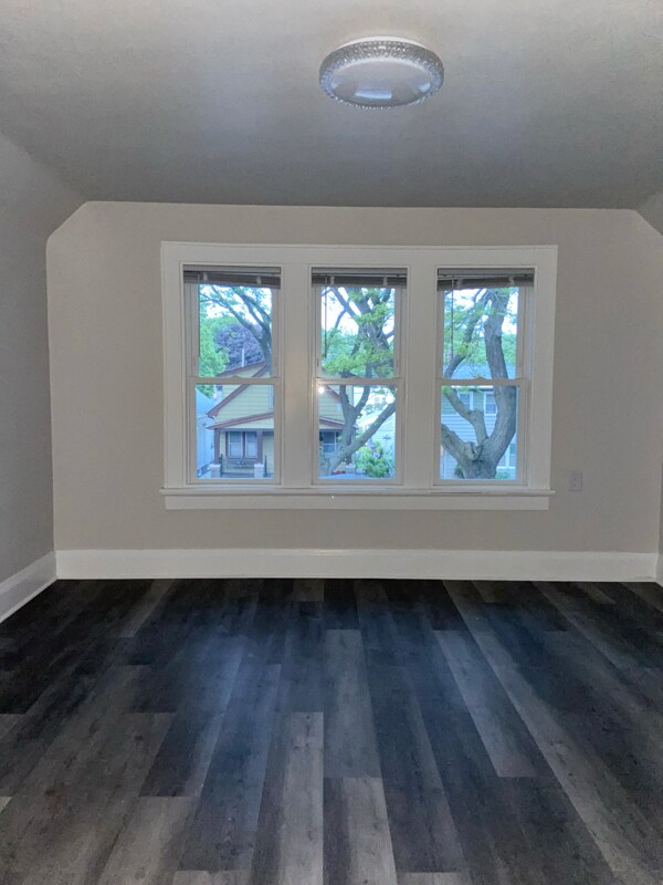 Building Photo - 625 S 61st St