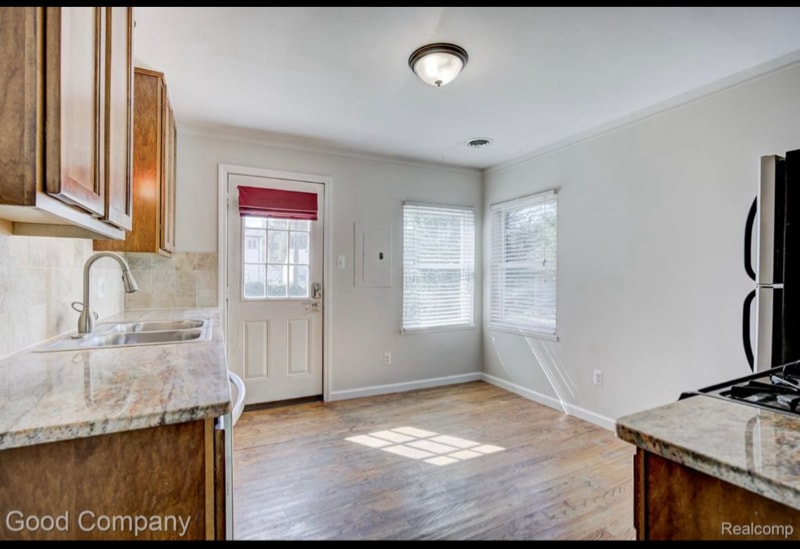 Building Photo - 600 Kalama Ave