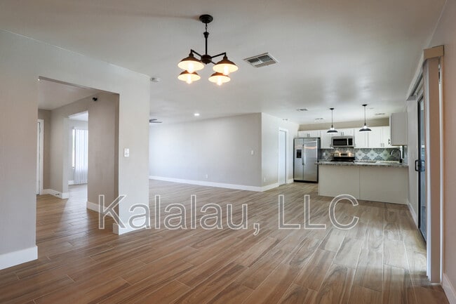 Building Photo - 1817 E Alameda Dr