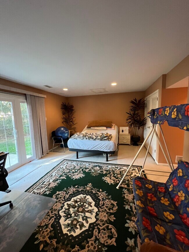Building Photo - 3504 Carriage Ct