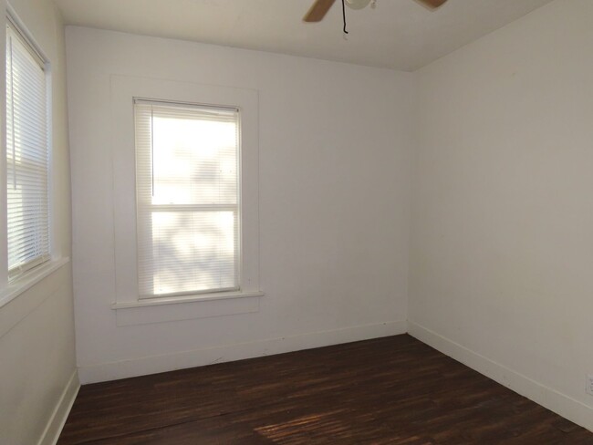 Building Photo - Water Included! Charming 1 Bedroom Downsta...