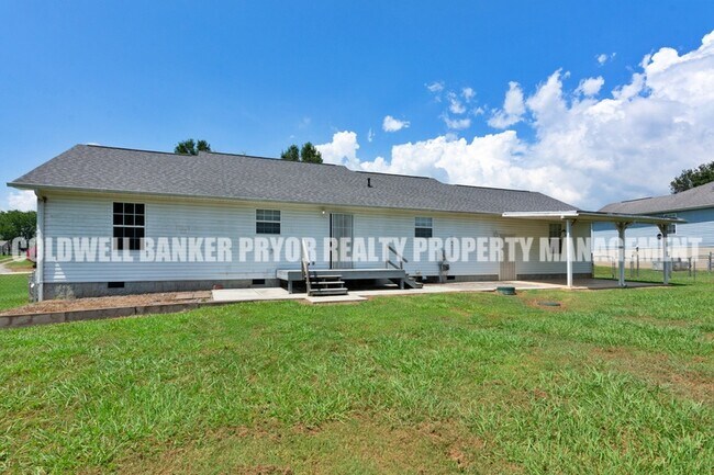 Building Photo - 295 Sky Dr