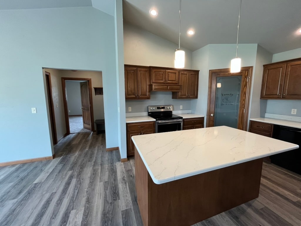 kitchen-stove - 1454 Chickory Ct