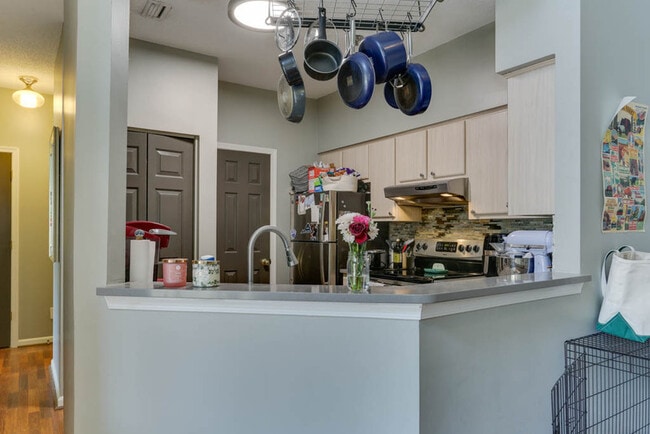 Building Photo - 321 Duke St