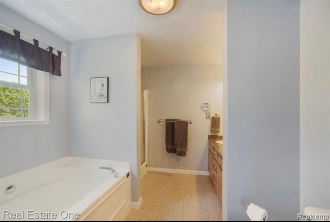 Building Photo - 2043 Vermont Ave