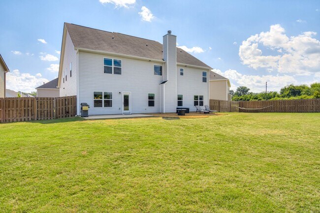 Building Photo - Available NOW MUST  see in McCoy's Creek