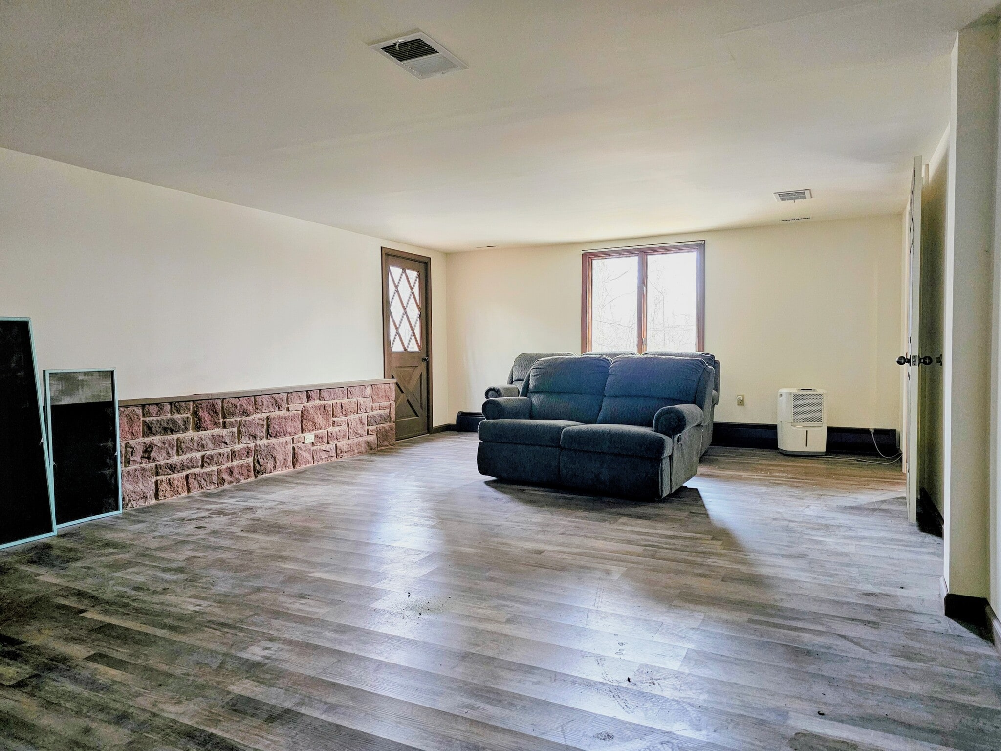 Building Photo - 135 Fraelich Rd