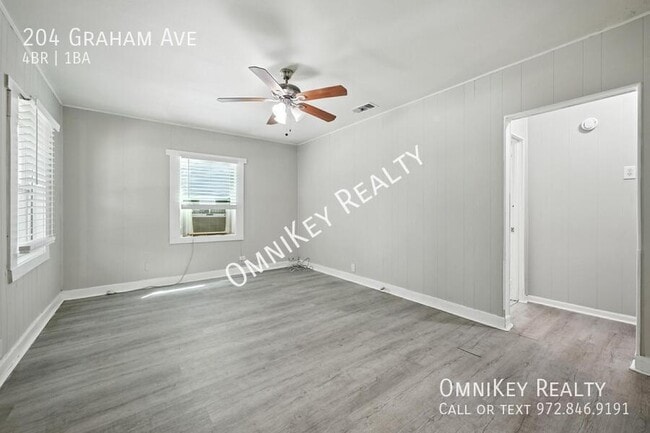 Building Photo - 204 Graham Ave