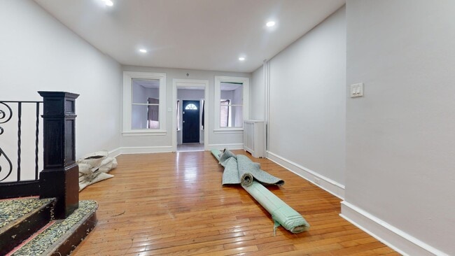 Building Photo - 3 Bedroom Home - OK for Section 8 Voucher ...