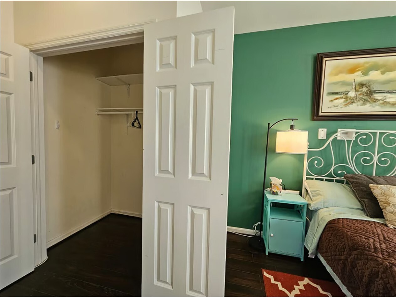 Building Photo - 2517 Saint Paul St