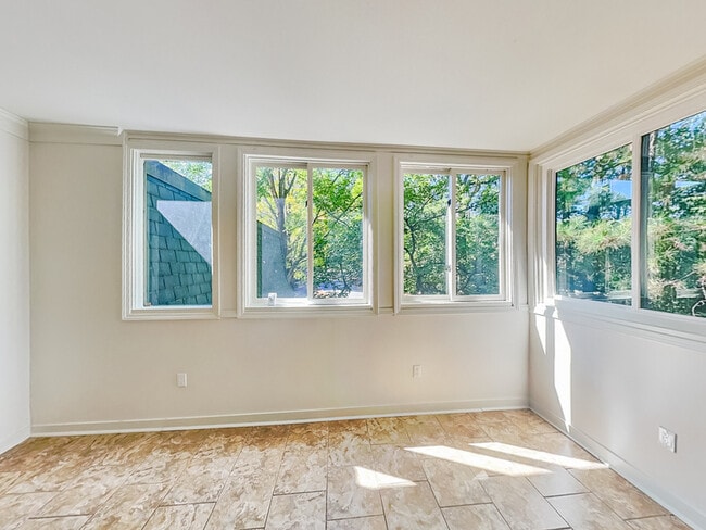 Building Photo - 115 Woodmere Square NW