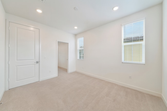 Building Photo - 142 Juniper Dr